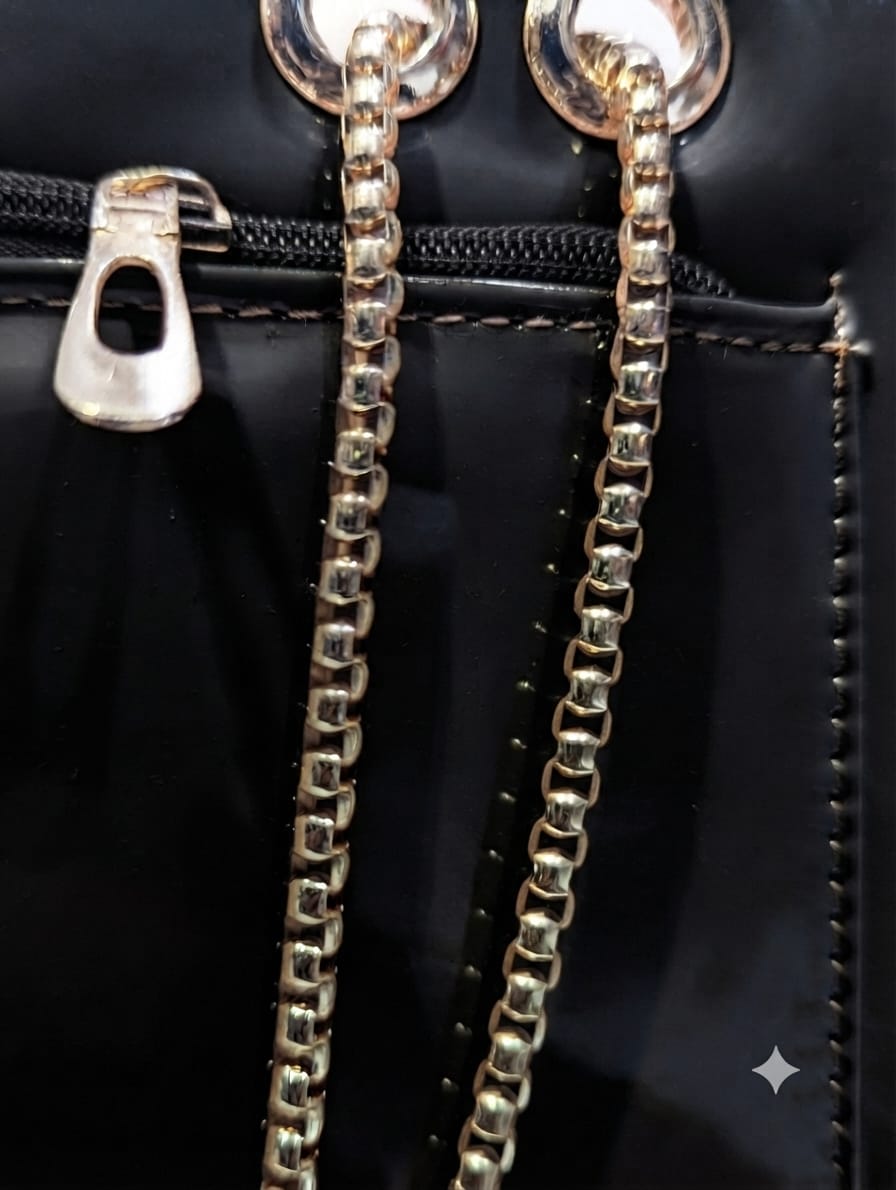 Gloss Chain Pocket – product view 6