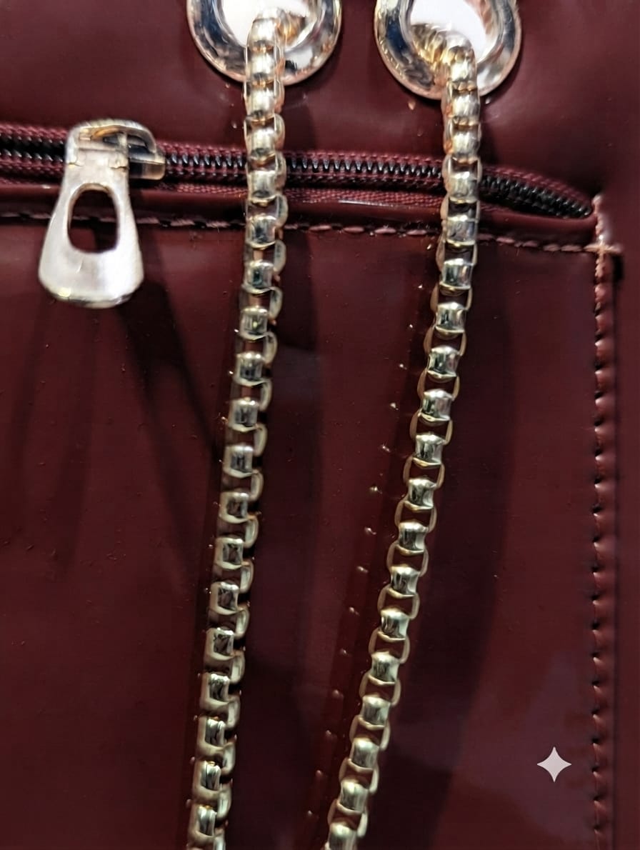 Gloss Chain Pocket – product view 10